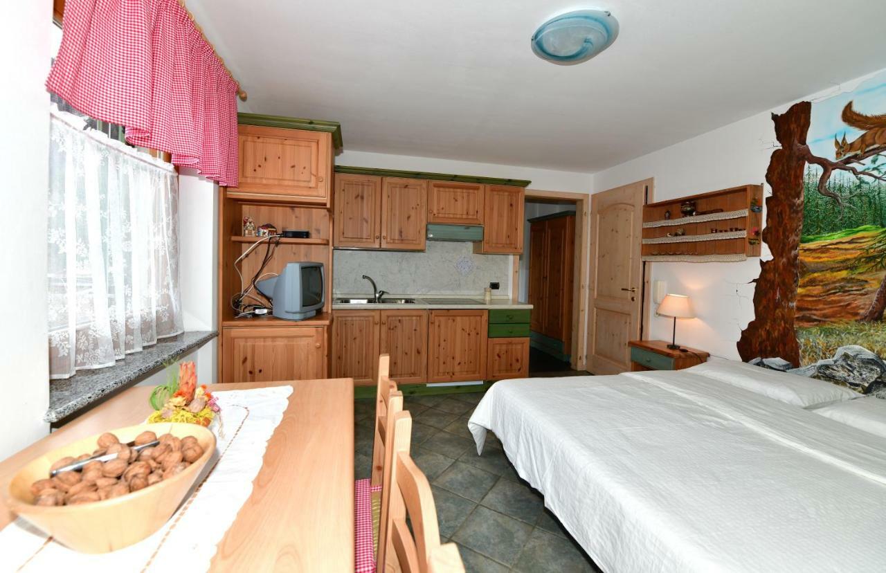 Agritur Volpaia Rooms And Apartments Vermiglio Exterior photo