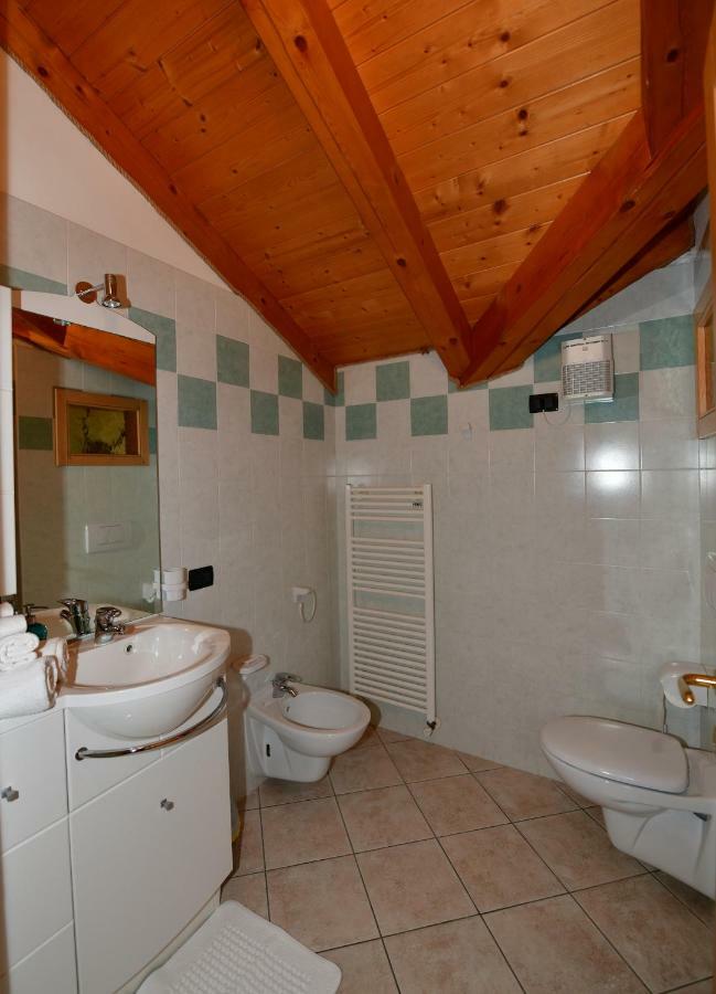 Agritur Volpaia Rooms And Apartments Vermiglio Exterior photo